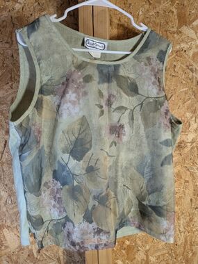 Sleeveless Floral Top in Sage Green